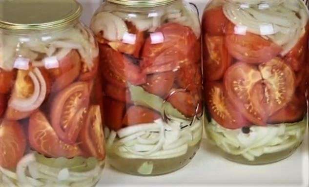 Консервированные томаты с луком
