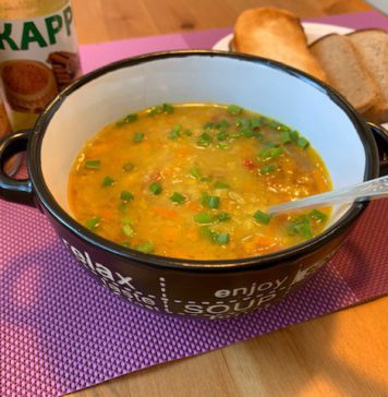 Яркий густой чечевичный суп с карри и куркумой