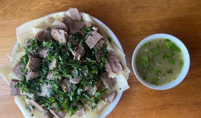 Бешбармак с мясом и ароматным бульоном