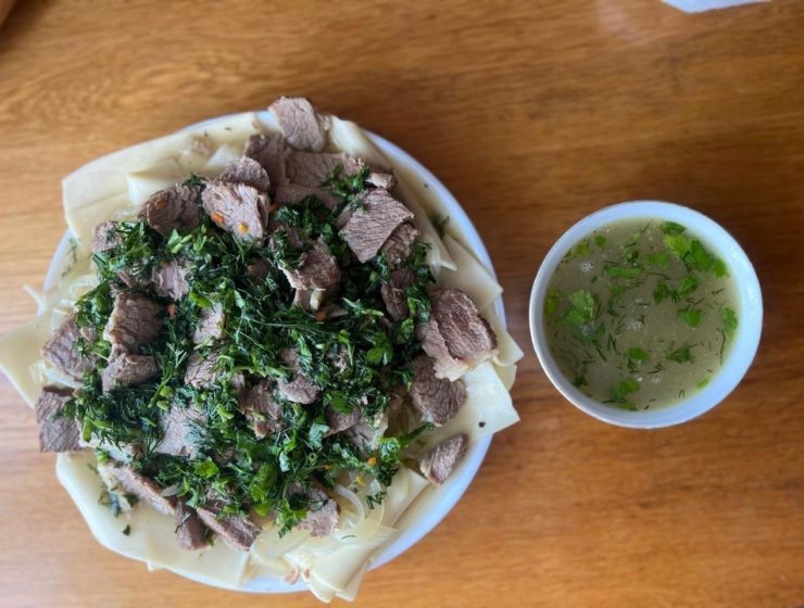 Бешбармак с мясом и ароматным бульоном